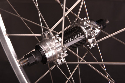 Straight Pull Hub 700c Single Speed Wheelset With Clincher Rim And Black Finishing